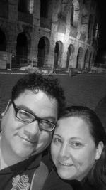 Moises y Laura Flores, celebrando 25 años de matrimonio en Roma.