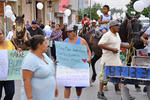 Las calles del Centro de Torreón se llenaron de carromatos acompañados de activistas.