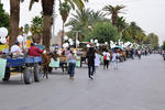 Los participantes alzaron carteles y globos blancos.