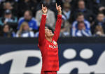 "Chicharito" recibió una asistencia de Brandt, quien sirvió el pase para que “CH7” sellara la victoria como visitantes 3-2 sobre el Schalke.