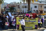 Algunas mujeres del contingente tomaron un micrófono y realizaron recuentos de todos los factores que amenazan al género femenino en México.