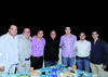 17042016 Chuy Sotomayor celebró su cumpleaños con una deliciosa cena el pasado once de abril, en donde estuvo acompañado de un grupo de amistades.