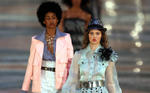 La actriz británica Tilda Swinton, musa de Karl Lagerfeld no se quiso perder la presentación de Chanel en Cuba.