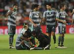 Con dos goles en contra, Santos Laguna debía empatar el choque y sin mucho empuje puso en predicamentos a “Tuzos”, después de recortar distancias 3-2 en un saque de banda, donde el balón llegó a Bryan Rabello para sacar disparo, que rechazó Óscar Pérez y en el contraremate perforó el "Pulpo" González.