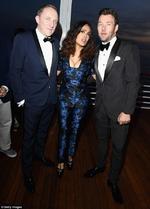 El atrevido escote de Salma Hayek no pasó desapercibido por el Daily Mail en una fiesta de la revista de la industria del cine Vanity Fair.