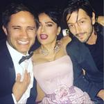 El atrevido escote de Salma Hayek no pasó desapercibido por el Daily Mail en una fiesta de la revista de la industria del cine Vanity Fair.