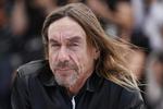 Iggy Pop habló de su consumo de drogas, aunque aseguró: "Ya no me drogo, ahora bebo vino tinto".