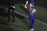 Las mayores ovaciones se las llevaron el técnico, Luis Enrique Martínez, un auténtico ídolo para el barcelonismo, y los jugadores Gerard Piqué, Neymar da Silva y Andrés Iniesta.