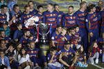 Con las notables ausencias de Leo Messi y Luis Suárez el Barcelona celebró con su gente.
