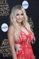 La actriz Carmen Electra se robó las miradas.