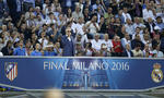 Por su parte, Andrea Bocelli cantó el himno de la Liga de Campeones según saltaban al terreno de juego los futbolistas de Real Madrid y Atlético de Madrid.