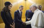 La pareja pudo saludar al Papa Francisco.