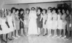 29052016 Nina Campos y Dora Luz RÃ­os en una fiesta escolar en el Colegio Mijares en 1959.