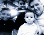 02062016 Genaro Sánchez con sus hijos Sebastián, Regina y Andrés.