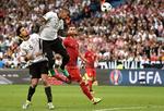 Robert Lewandowski, jugador del Bayern Munich, fue neutralizado por los defensores alemanes.