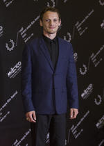 Yelchin, quien tenía 27 años de edad y representaba al personaje de Chekov en las nuevas películas de Star Trek, falleció al quedar atrapado entre su automóvil y una pared en su domicilio en Studio City, un suburbio de Los Ángeles.