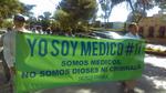 Un grupo de cincuenta médicos marcharon por las principales calles de Saltillo para manifestarse en contra de la Reforma de Salud, y pedir que se deje de criminalizar.