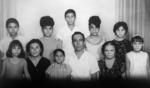 19062016 Sr. Ambrosio Quiroz de Haro (f) y Sra. Refugio Acosta de Quiroz (f) en compaÃ±Ã­a de sus hijos: Sanjuana, Antonia, JosÃ© RubÃ©n, MarÃ­a Amparo, Ambrosio, Rosa MarÃ­a, MarÃ­a Mayela, Fray Lorenzo Quiroz Acosta y la abuela, la Sra. Antonia de Haro JuÃ¡rez, captados en 1966.