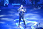 Con un elegante traje de charro, Pepe Aguilar cautivó a los asistentes.