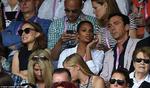 Sentada en el palco de la familia Williams, la cantante hizo un parón en su gira Formation World Tour y acudió con su marido, el rapero y productor Jay-Z, hasta el All England Lawn Tenis and Croquet Club, al suroeste de la capital británica, sede de la competición.