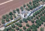 Dos trenes que viajaban en sentido contrario en la misma vía chocaron de frente entre las ciudades de Andria y Corato.