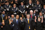 El presidente Obama elogió en su discurso la labor de los policías abatidos en el ataque y relató breves historias de cada uno.