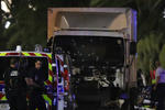 Al menos 73 muertos fueron los que dejó el atentado en Niza donde un camión arrolló a centenares de personas.