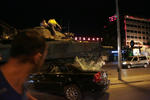 Erdogan llamó a la población a salir a las calles y enfrentar a los militares.