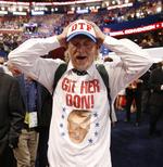 Un delegado reacciona con emoción tras la nominación oficial de Donald Trump.