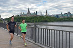 Ambos mandatarios corrieron en la mañana en el histórico puente Alexandra.