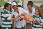 Peña Nieto y su familia portando la playera del Santos Laguna en visita a La Laguna.