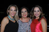 Carmen Meléndez con sus hijas, Valeria y Mary Carmen.jpg
