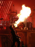 Una explosivga presentación ofreció Rammstein en el Hell and Heaven Metal Fest 2016.