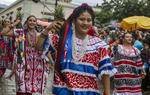 Las calles se llenaron de alegría con los bailes típicos de las delegaciones que participan en los festejos.