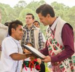 Peña Nieto fue recibido con una ceremonia tradicional mazahua y se le entregó el bastón de mando.