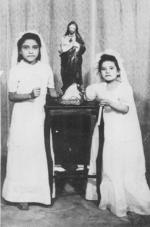 07082016 Hortencia Chavira (f) y Alicia RodrÃ­guez en su Primera ComuniÃ³n en 1950 en la Iglesia de Nuestra SeÃ±ora del Carmen en TorreÃ³n, Coahuila.