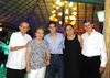 14082016 EN FAMILIA.  Humberto Cota acompañado de su esposa, Joanna González Arvizu, y sus hijas, Kianna Ximena y Kamille Sophia Cota González.