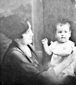 14082016 Sra. Luz Amador de Bermeo con su primogÃ©nita, Alicia, en 1920.