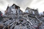 Al menos 250 personas han muerto y decenas siguen aún desaparecidas tras el terremoto de 6 grados en la escala Ritcher ocurrido en el centro de Italia, según informó la Protección Civil en una rueda de prensa.