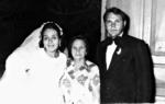 28082016 Elida Valenciana, Manuelita Flores (f) y Javier Salinas, el día de su boda, el 22 de agosto de 1974.