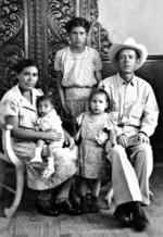 28082016 Sr. Celestino Romero, Sra. Francisca Reyes, María, Hortensia y Roberto, en Cd. Juárez, Chihuahua, el 6 de octubre de 1947.