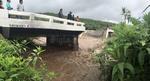 El desmoronamiento del segundo puente se presentó en el kilómetro 154 de la carretera Durango-Parral, debido a la creciente del arroyo de Coneto.