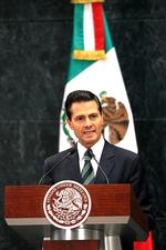 En su intervención, el magnate expresó su "gran respeto" al pueblo mexicano, pero reiteró la necesidad de construir un muro "para poner un alto a la inmigración" en la frontera común.