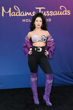 Suzete, la hermana de Selena, agradeció a los fans y dijo que en octubre saldrá una nueva línea de MAC Selena.