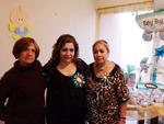 01092016 Alejandra con su mamá y su suegra.