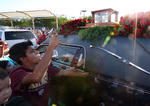 El cortejo fúnebre, encabezado por la familia del intérprete, partió del Aeropuerto Internacional Abraham González de Ciudad Juárez rumbo al puente de la Avenida Lerdo, por donde ingresó a la ciudad para continuar su recorrido por las avenidas más importantes de esa ciudad, incluidas las calles Ignacio Mejía e Ignacio Zaragoza.