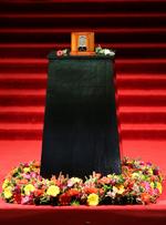 A una semana después de su muerte, las cenizas de Juan Gabriel llegaron al Palacio de Bellas Artes, aproximadamente a las 16:15 horas.