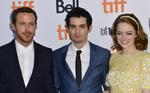 La guapa actriz Callie Hernández posa durante su llegada al estreno.