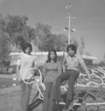 18092016 Yolanda Reyes, Lucha Rosales y Jaime Montoya, en 1974.
