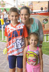 Karime con sus hijos, Maika y Marco